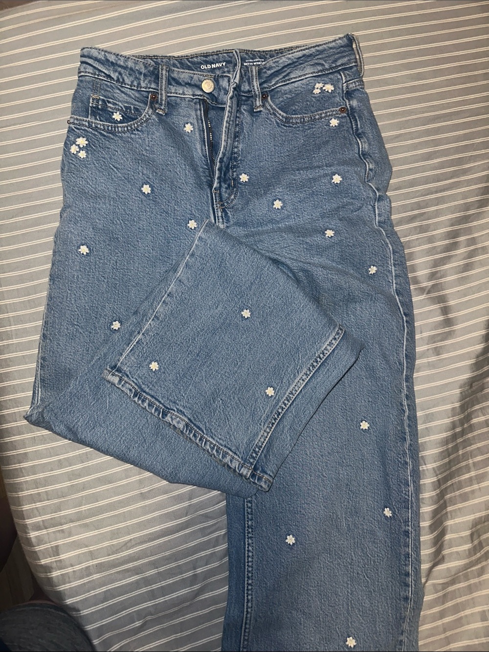 Old Navy Light Blue Denim Wide-Leg Jeans with White Daisy Embroidery